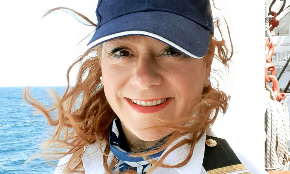 Kathrin Völkel, Kreuzfahrtdirektorin der Astor