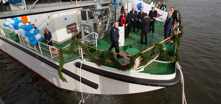 LNG Hybrid Barge bei der Taufe im Hamburg. Foto: AIDA Cruises
