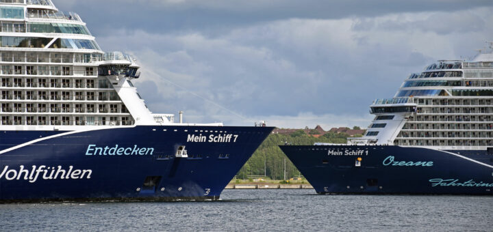 Mein Schiff 7 trifft Mein Schiff 1 beim Erstanlauf in Kiel