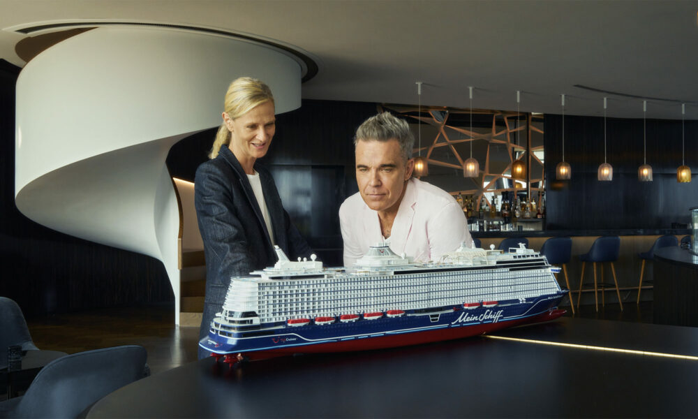 Robbie Williams und Wybcke Meier von TUI Cruises