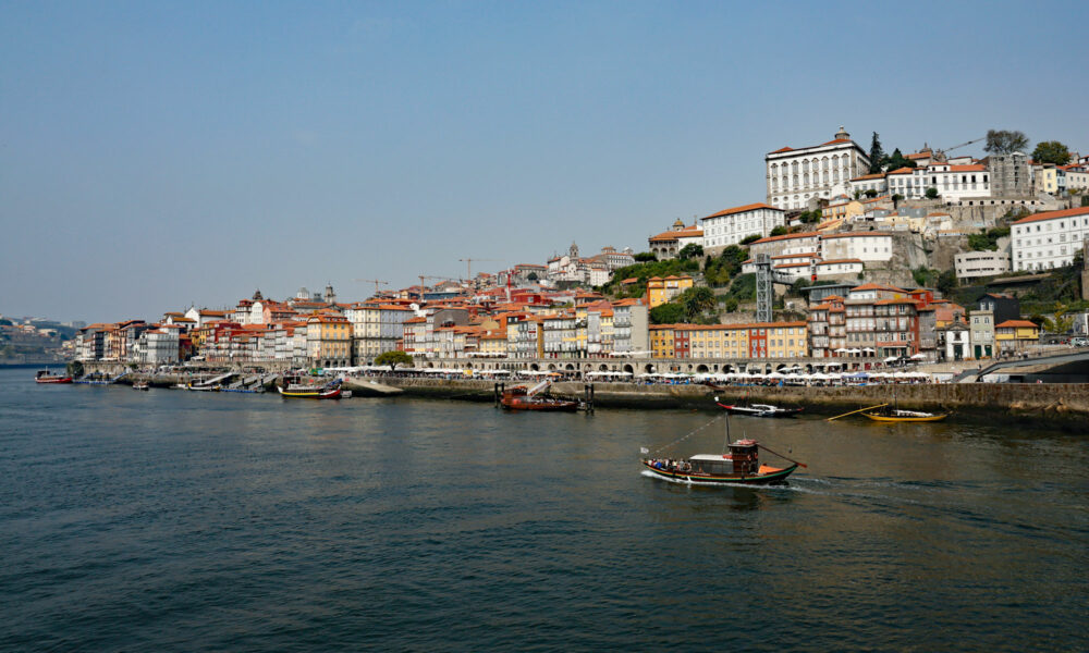 Promenade Ribeira in Porto