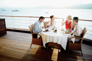 Essen auf dem Deck bei Silversea. Foto: Silversea Cruises